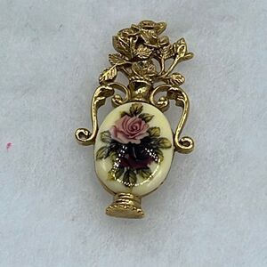 Vintage 1928 floral ceramic brooch